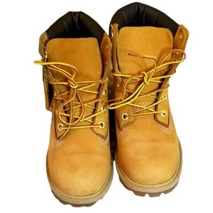 Youth Classic 6 Inch Timberland Boots|Size: 4